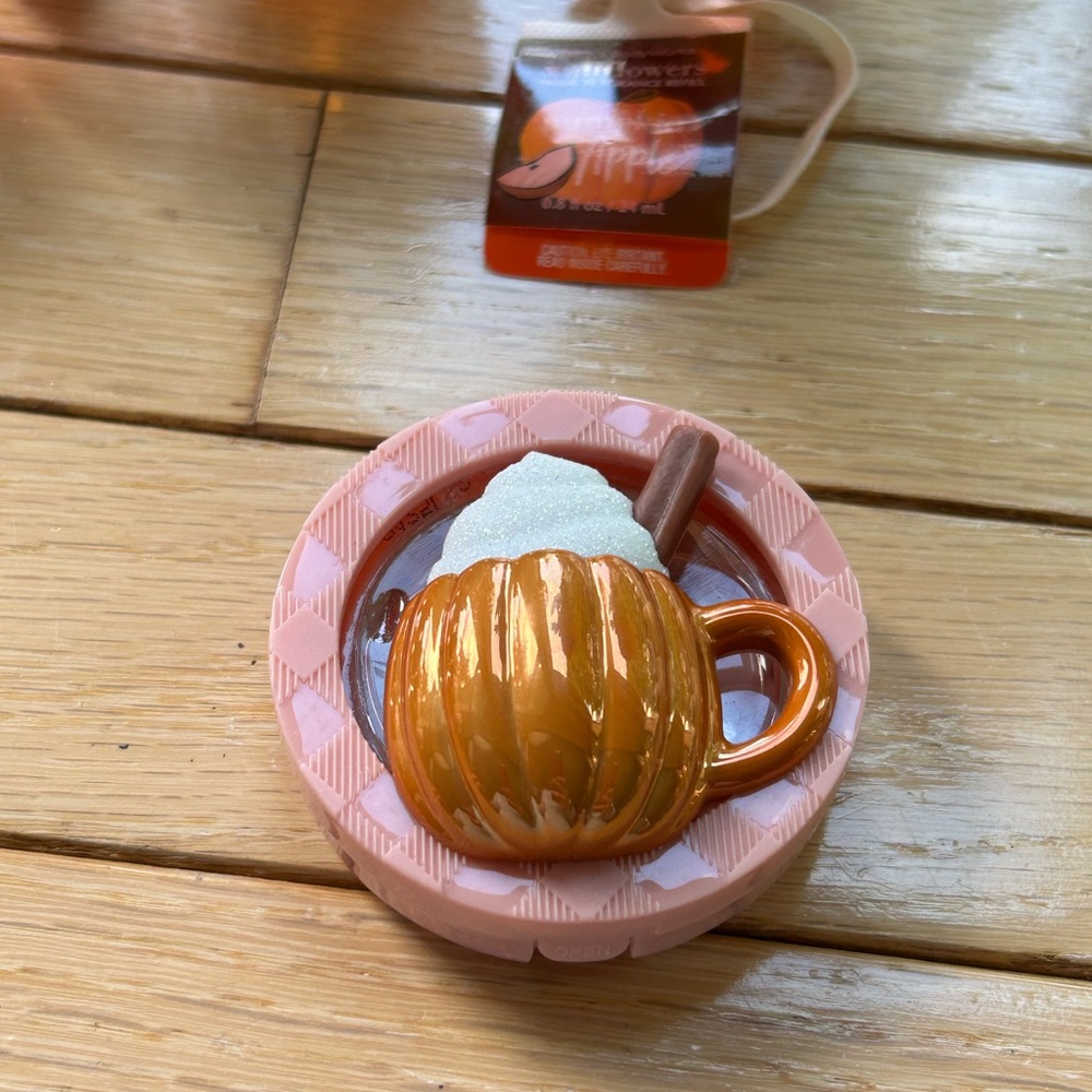 Awesome Autumn π Bath & Body Works Autumn wallflowers, candles and plug-ins - Picture 5 of 11